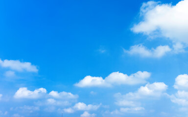 Fototapeta na wymiar beautiful cloudy blue sky in the morning