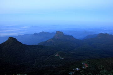 Fototapeta na wymiar sunrise from Adams Peak - Sri lanka