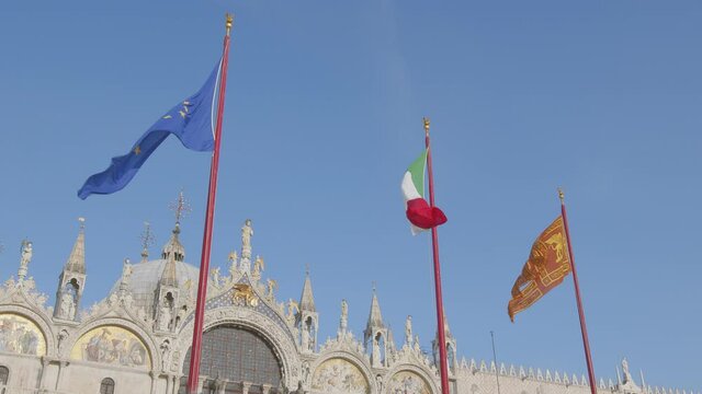 Flags and St. Mark's church, Venice, Italy. (Basilica di San Marco, Venezia) 4k