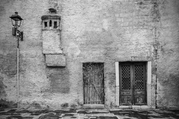 Fototapeta na wymiar An old disused building in the historic centre of Grado, Friuli-Venezia Giulia, north east Italy 