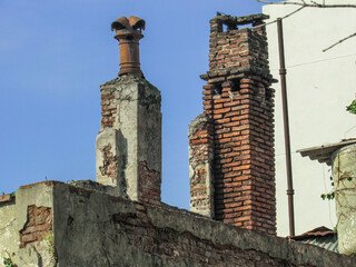 Antiguas chimeneas de ladrillo colorado, Ciudad de La Plata.