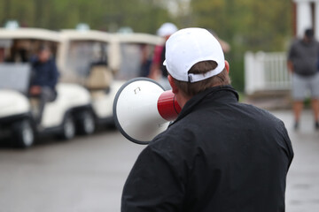 last minute instructions are given prior to a golf event