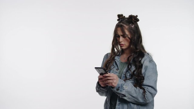 Portrait of a pretty woman confused by what she read on her phone