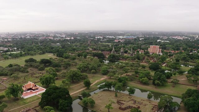 วิดีโอสต็อก
Aerial view old ancient architecture building construction pagoda at Ayutthaya Historical Park, Phra Nakhon Si Ayutthaya, Ayutthaya, Thailand