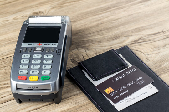 The Black Credit Card On Blank Bill Paper In  Leather Black Bill Receipt. Receipt Holder With Credit Card On Cafe Or Restaurant. 