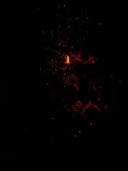 Fototapeta na wymiar una llama en la oscuridad 