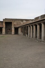 Obraz premium Columns in the ruins of Pompeii, Italy