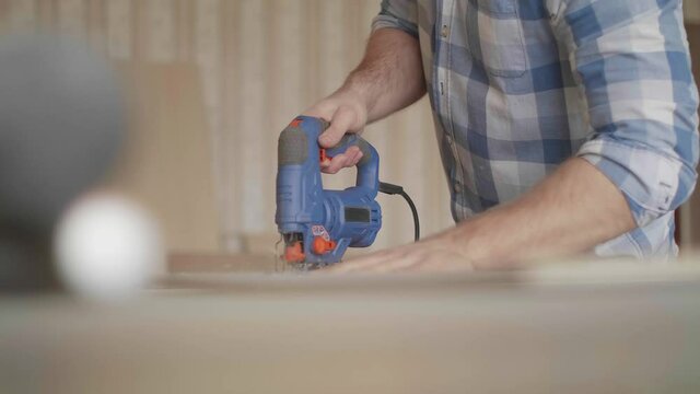 Carpenter uses a grinding machine to align