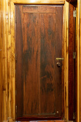 Obraz premium The Closed wooden door in the room.