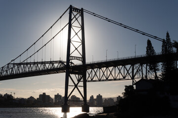 Silhueta da estrutura na contraluz da  Ponte Hercílio Luz Santa Catarina, Brasil, florianopolis, Florianópolis  