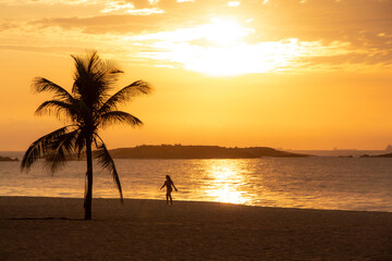 nascer do sol na praia da costa
