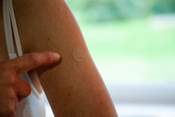 Corona Impfung / SARS-CoV-2 Impfung / Covid-19 / Corona Virus / Impfung / Frau
