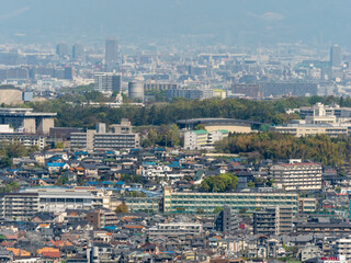 Fototapeta na wymiar 高台から眺める冨田林と大阪の市街地