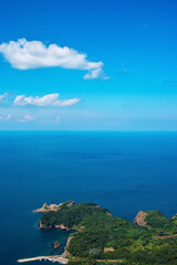 Fototapeta premium 海に突き出す岬