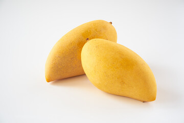マンゴー白背景で