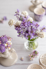 フラワーアレンジメント　春のリナリアとアルメリア