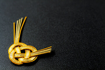 金色の水引 黒背景 和風素材 日本