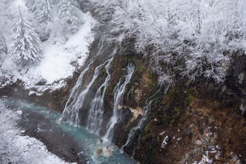 美瑛町白ひげの滝 春の雪

