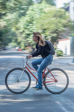 chica ciclista