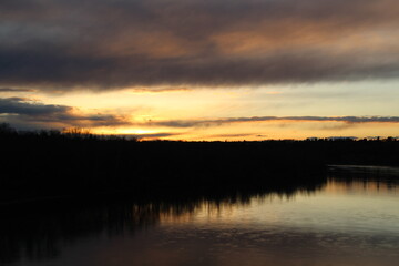 Fototapeta premium Dusk Calm On The River, Gold Bar Park, Edmonton, Alberta