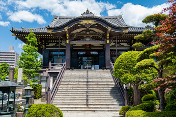 Obraz premium 初夏の埼玉県川口市の錫杖寺