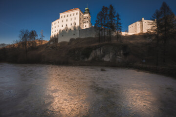 Fototapeta na wymiar Pieskowa Skala Castle