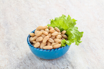 White canned beans for vegan suisine