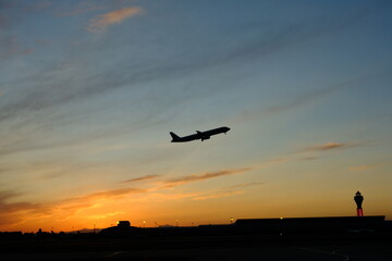 석양의 비행기 an airplane in the sunset