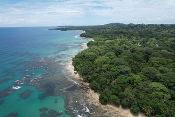 Obraz premium defCaribbean Coast of Limon in Costa Rica -aerial views of Cocles, Punta Uva, Playa Chiquita and Puerto Viejo ault