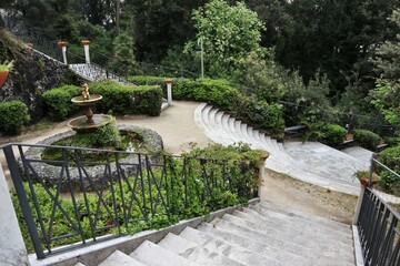 Napoli - Scorcio della fontana dalla scala di ingresso di Villa Floridiana