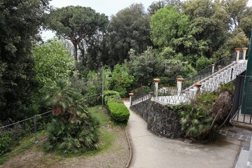 Fototapeta premium Napoli - Scorcio della scala di accesso di Villa Floridiana