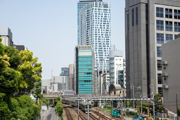 Obraz premium 鉄道橋から望む渋谷駅のビル群