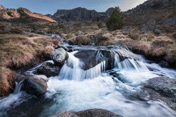 Pose longue sur cascade en Ariège - Occitanie - France