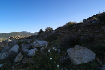 krajobraz góry niebo niebieskie natura szczyty skały © Piotr