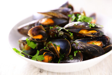 mussel with wine and parsley