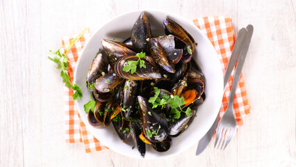 mussel with wine and parsley
