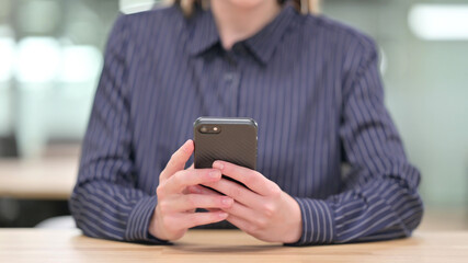 Close up of Businesswoman using Smartphone for Browsing Internet
