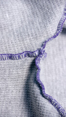 Pespunte de hilo morado de costura interna de chaqueta con forro de algodón