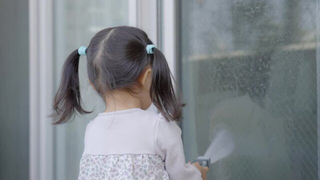 窓掃除、子供、お手伝い