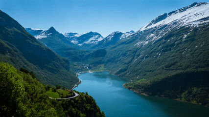 Fototapeta na wymiar Geiranger in the fjord.