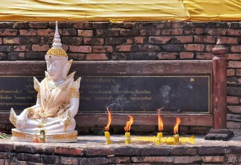 golden buddha statue