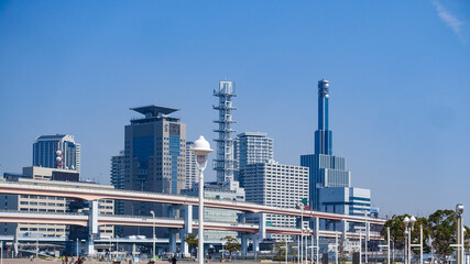 海沿いのメリケンパークから神戸の町並み（高層ビル群） © WAWA