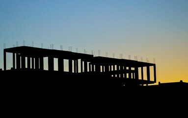 Obraz premium Silhouette of building construction 