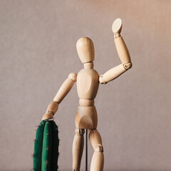 Cactus con muñeco de madera. Maniquí y cactus. Muñeco articulado. Plantas. Gente.