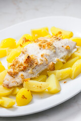 zander on garlic served with cooked potatoes