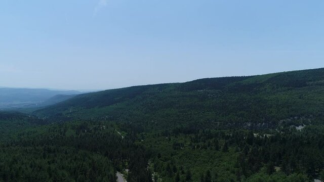 Paysages autour du Mont Ventoux en Provence en France vue du ciel