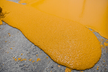 Obraz premium Selective focus on the yellow floor of freshly applied epoxy mortar system