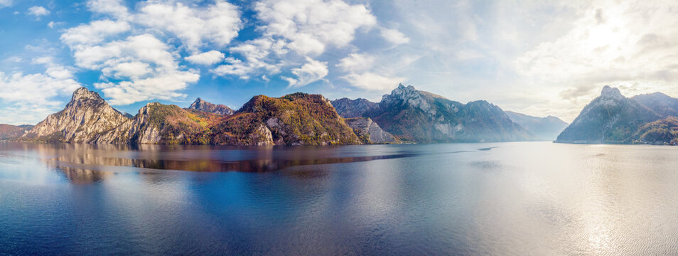 Gebirgskette am Traunsee im Ober&ouml;sterreichischen Salzkammergut