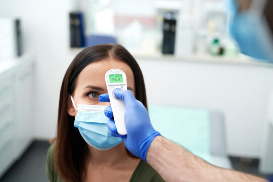 Close up of woman with the correct temperature during the test, Poland, podkarpackie, D&fnof;&ocirc;bica