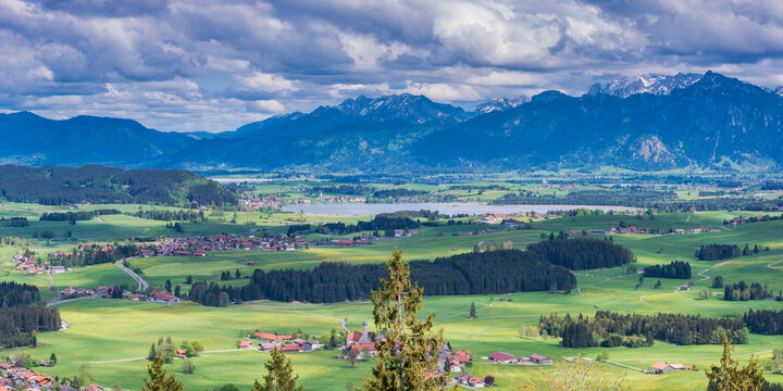 Germany, Bavaria, Fuessen, Alpine landscape seen from Eisenberg ruin